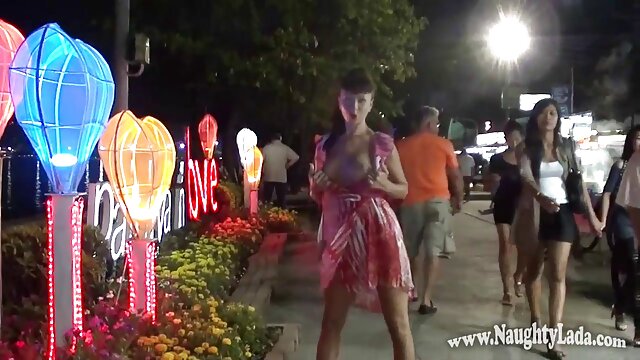 Коханий :  Вендула в синій український порно сайт сукні з волохатою кицькою Відео для дорослих 